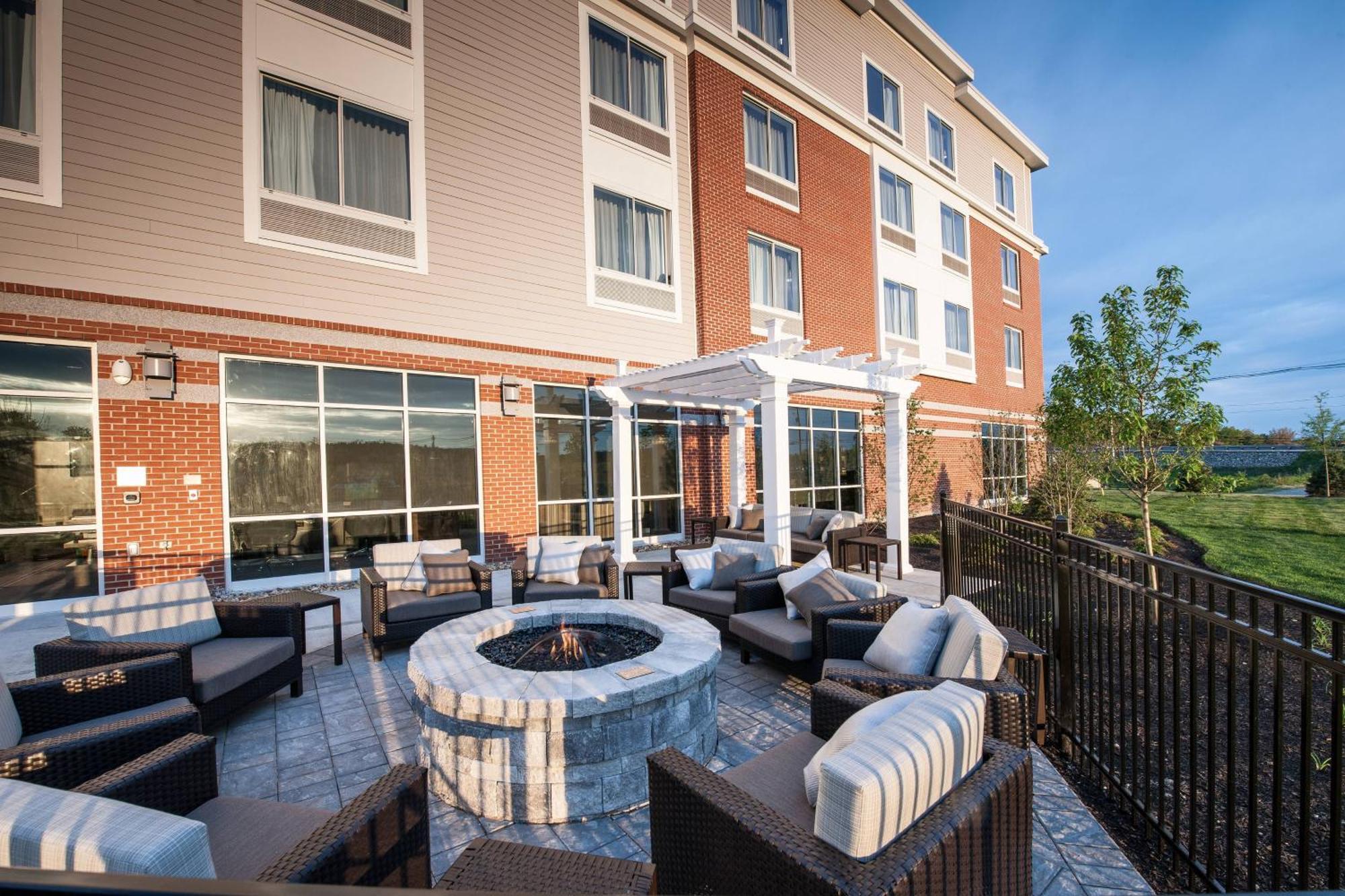 Hotel Courtyard By Marriott Boston Littleton Exterior foto